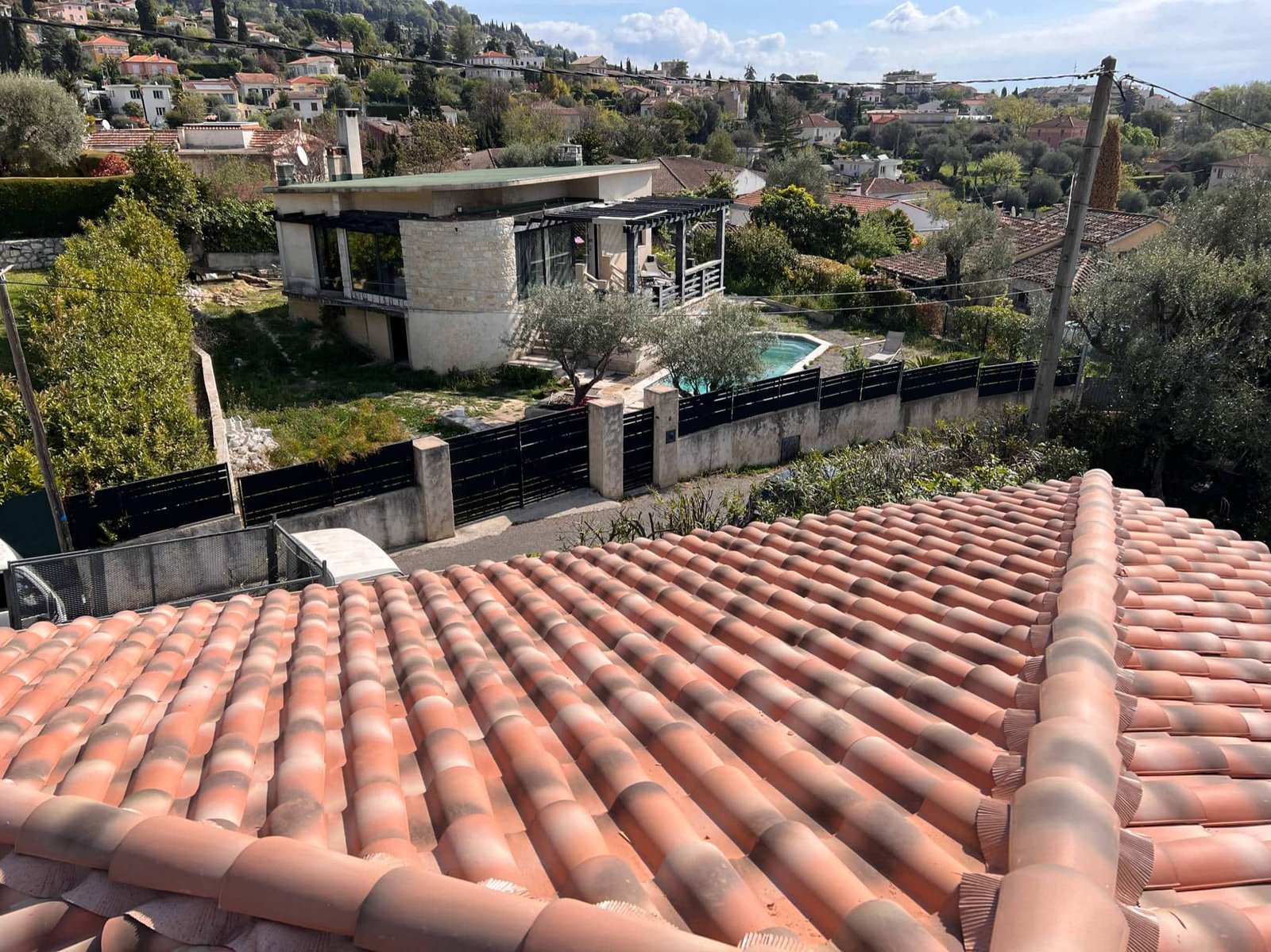 Chantier de rénovation de toiture à Antibes